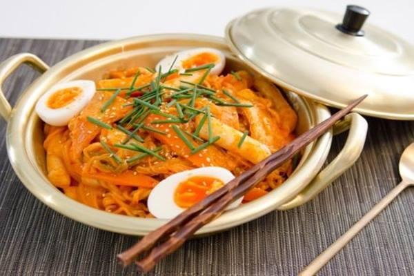 Wow, Setiap Penduduk Bumi Mengonsumsi 15 Porsi Mie Instan Tahun Lalu