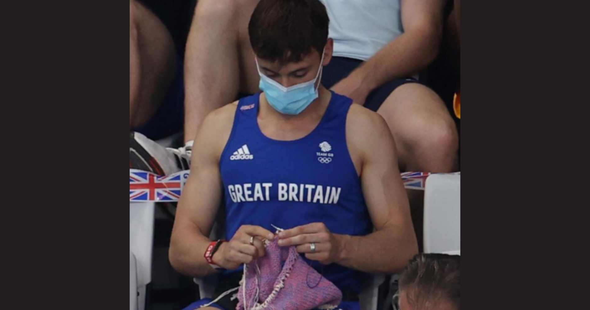 Kunci Sukses Atlet Loncat Indah Inggris Tom Daley, Merajut
